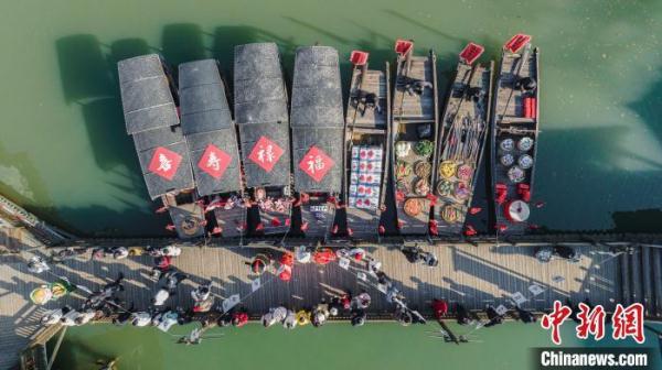 浙江乌镇推“水上年市” 在水乡感受年味 浙江乌镇推“水上年市” 在水乡感受年味