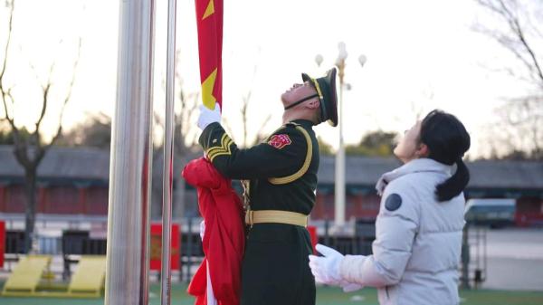 大年初一，“祖国第一旗”的升旗手是他……