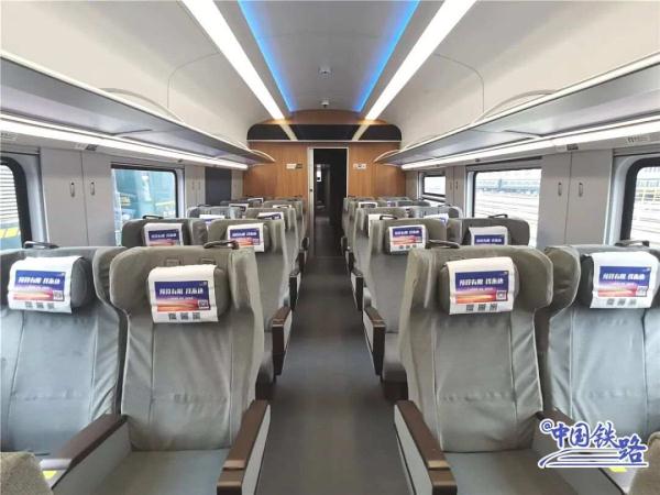 新型CR200J复兴号又上新,这次是“高原版” 新型CR200J复兴号又上新,这次是“高原版”