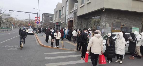 网红点心遭抢购，“黄牛”加价倒卖“刑”吗？