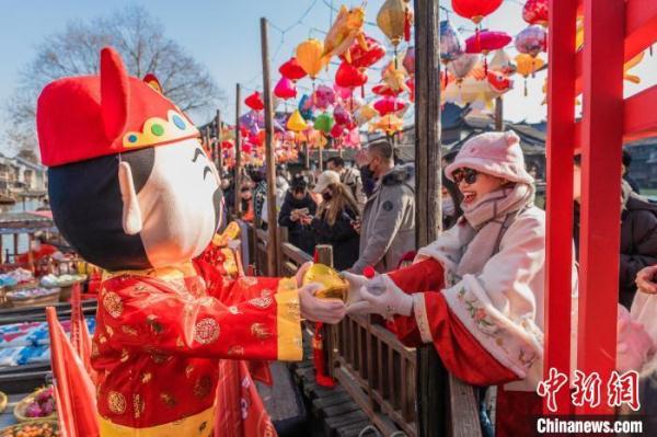 浙江乌镇推“水上年市” 在水乡感受年味 浙江乌镇推“水上年市” 在水乡感受年味