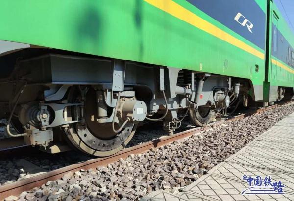 新型CR200J复兴号又上新,这次是“高原版” 新型CR200J复兴号又上新,这次是“高原版”