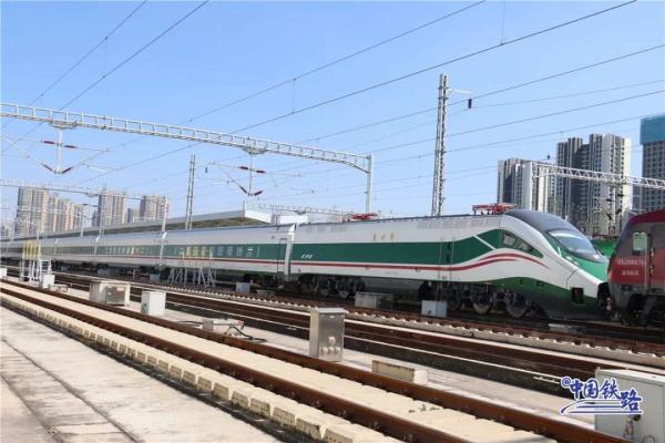 新型CR200J复兴号又上新,这次是“高原版” 新型CR200J复兴号又上新,这次是“高原版”