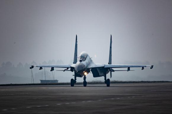 南部战区海军航空兵某旅飞行训练掠影