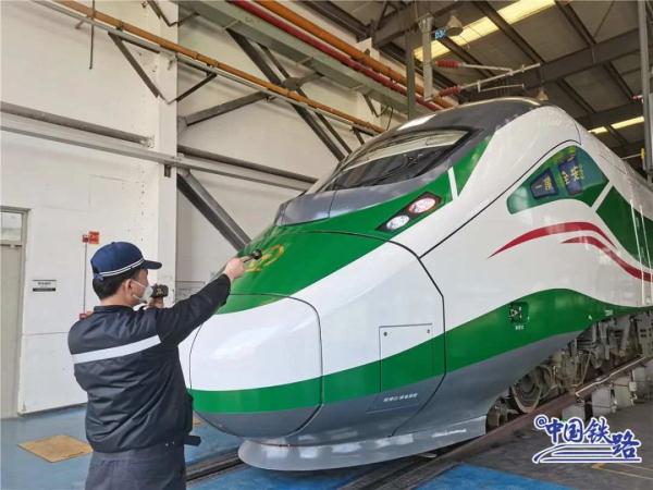 新型CR200J复兴号又上新,这次是“高原版” 新型CR200J复兴号又上新,这次是“高原版”