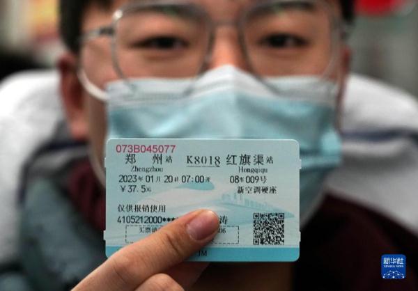 新华全媒+丨“红旗渠”号旅客列车首发林州