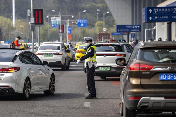重庆铁路警方:科学应对节前客流高峰 &nbsp;确保旅客出行安全