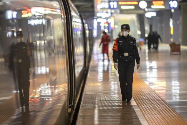 重庆铁路警方:科学应对节前客流高峰 &nbsp;确保旅客出行安全