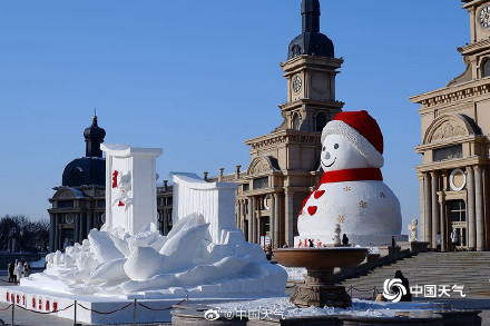 萌萌哒！哈尔滨巨型雪人迎新春