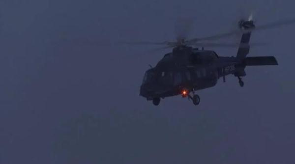 昆仑山下,“战鹰”与雪山绝美同框 昆仑山下,“战鹰”与雪山绝美同框