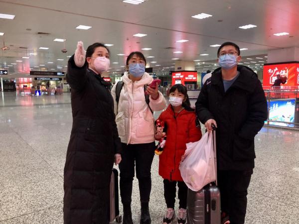 这位地铁人，就像个“铁人”——站长高煜的大年三十