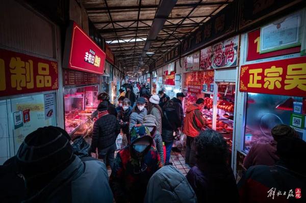 今天,许多上海阿姨爷叔一早就开始忙!年夜饭必吃的第一道菜是什么?大有名堂→ 今天,许多上海阿姨爷叔一早就开始忙!年夜饭必吃的第一道菜是什么?大有名堂→