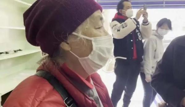 “这就是最大牌”！上海阿姨爷叔扎堆去这里扫货：很多东西只有这里有