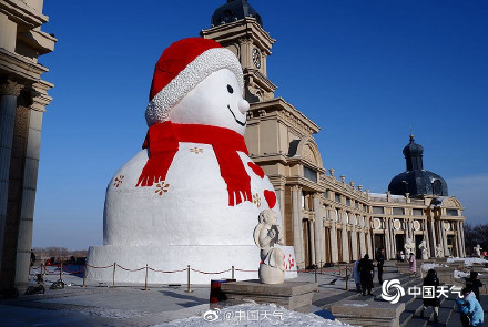 萌萌哒！哈尔滨巨型雪人迎新春