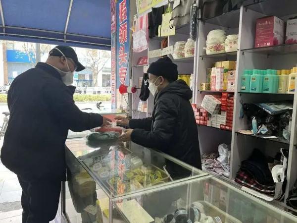 “这就是最大牌”！上海阿姨爷叔扎堆去这里扫货：很多东西只有这里有