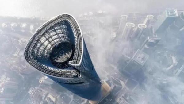 氛围感拉满!上海人最近很忙:排队赏花灯、买老字号年货…有人选择在500多米高空过年→ 氛围感拉满!上海人最近很忙:排队赏花灯、买老字号年货…有人选择在500多米高空过年→