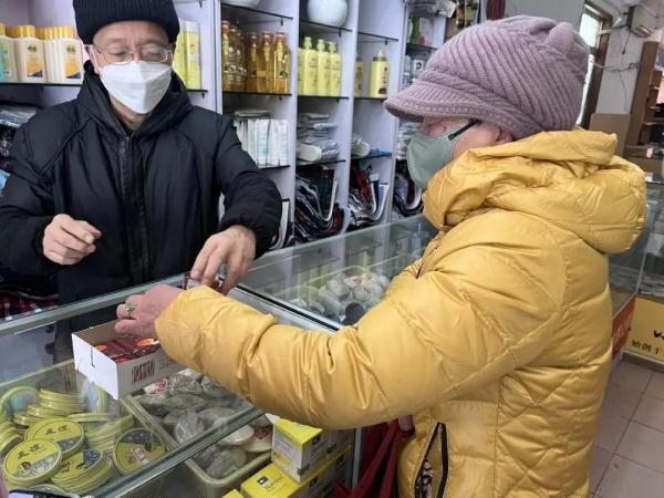 “这就是最大牌”！上海阿姨爷叔扎堆去这里扫货：很多东西只有这里有