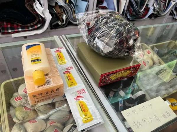 “这就是最大牌”！上海阿姨爷叔扎堆去这里扫货：很多东西只有这里有