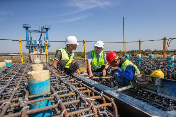 中泰铁路建设者：坚守岗位迎新春