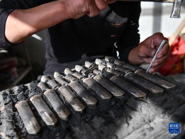 新春走基层丨藏刀技艺锻造富裕生活