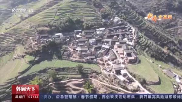 新春走基层丨大山里的快递员:我为村民投递“幸福” 新春走基层丨大山里的快递员:我为村民投递“幸福”