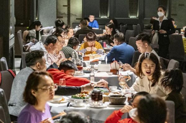 坐埋,捞起!广府年夜饭上桌了! 坐埋,捞起!广府年夜饭上桌了!