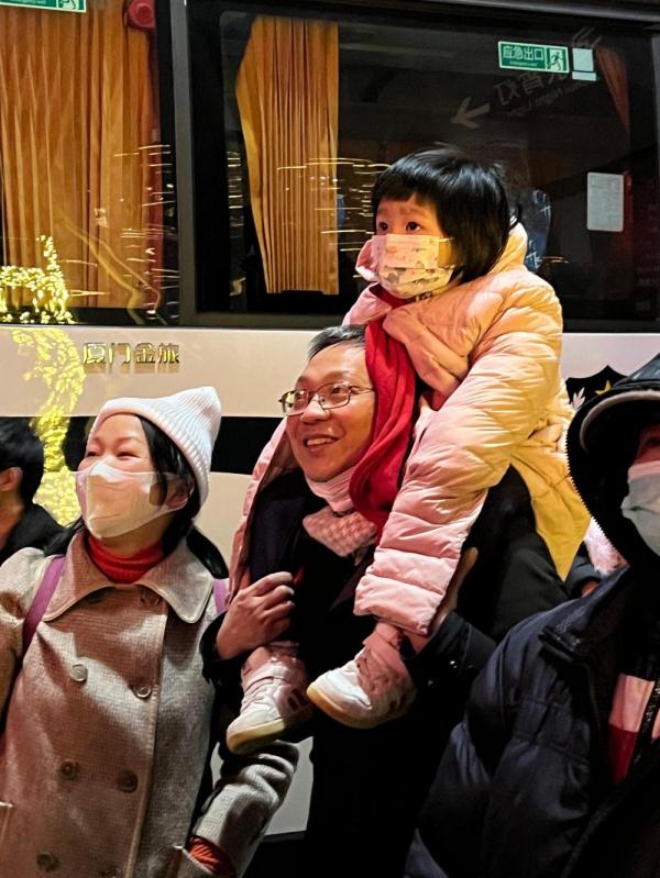 特写：两江焰火点亮重庆团圆夜