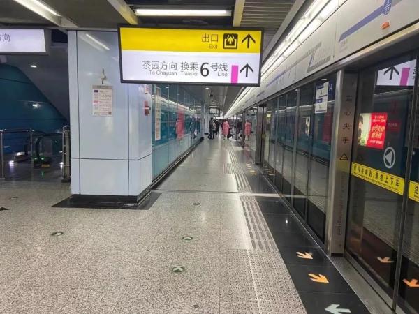 史上最晚！初一凌晨4点重庆轨道列车才收班 只为送每位乘客回家