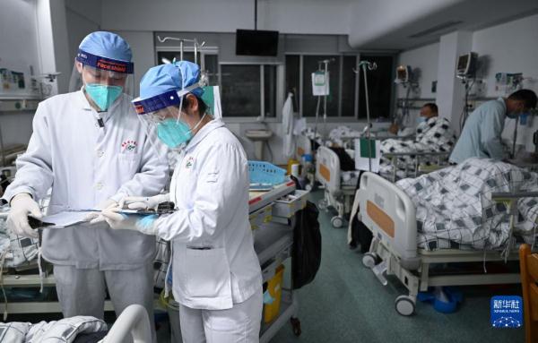 急诊室的除夕夜