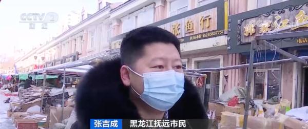 在这里,冻鱼倒插在雪里卖!游客:震撼! 在这里,冻鱼倒插在雪里卖!游客:震撼!