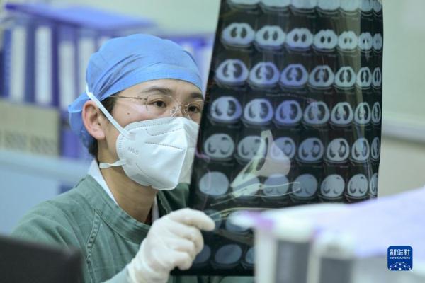 急诊室的除夕夜