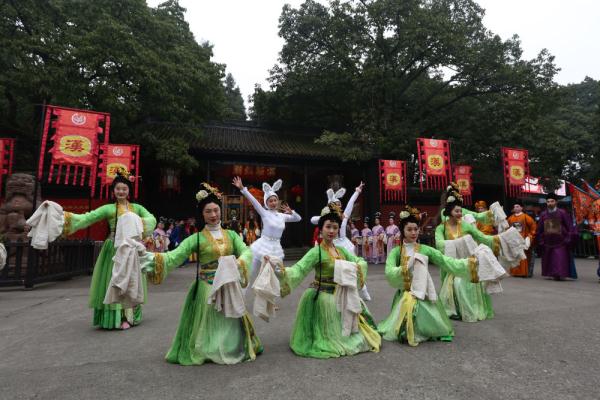 成都武侯祠：博物馆里过大年