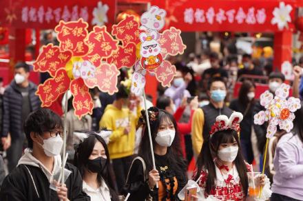 广州越秀西湖花市三天接待152万人次!这是兔年第一个爆款吧 广州越秀西湖花市三天接待152万人次!这是兔年第一个爆款吧