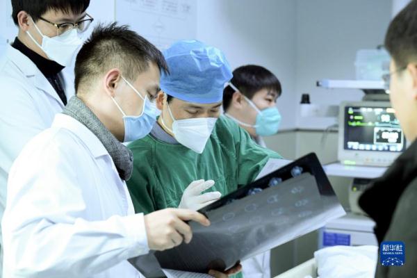 急诊室的除夕夜