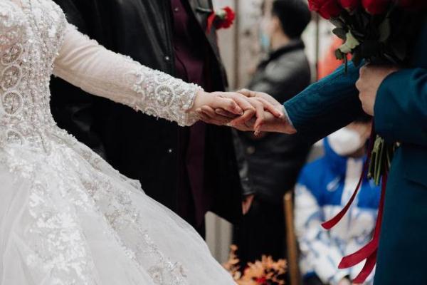 临沂藉军人刘纪元接亲路上挺身救火受隆重表彰！