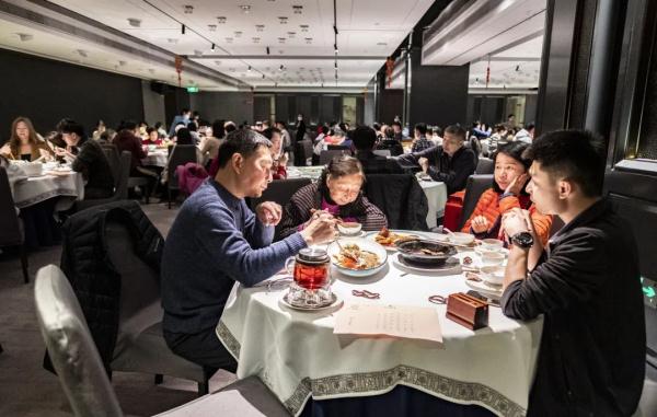 坐埋,捞起!广府年夜饭上桌了! 坐埋,捞起!广府年夜饭上桌了!