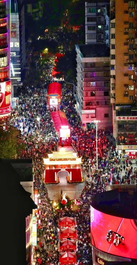 广州越秀西湖花市三天接待152万人次!这是兔年第一个爆款吧 广州越秀西湖花市三天接待152万人次!这是兔年第一个爆款吧