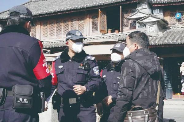 东南西北！各地民警辅警在警营过大年