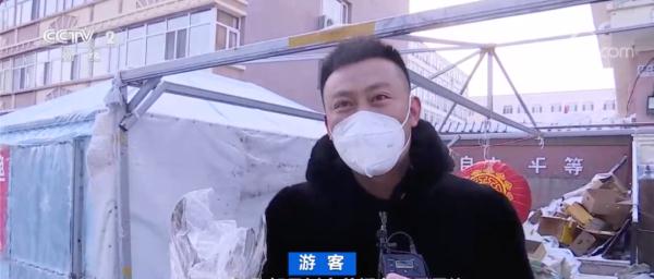 在这里,冻鱼倒插在雪里卖!游客:震撼! 在这里,冻鱼倒插在雪里卖!游客:震撼!