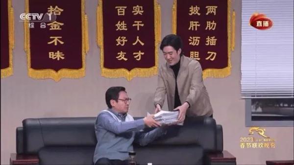 “果然还得是沈腾马丽”！看了这个小品，中纪委凌晨发声：不能让“躺平式干部”再坑人