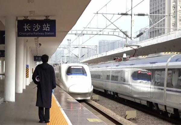 湖南：高铁“成环”助力旅客踏上温暖回家路