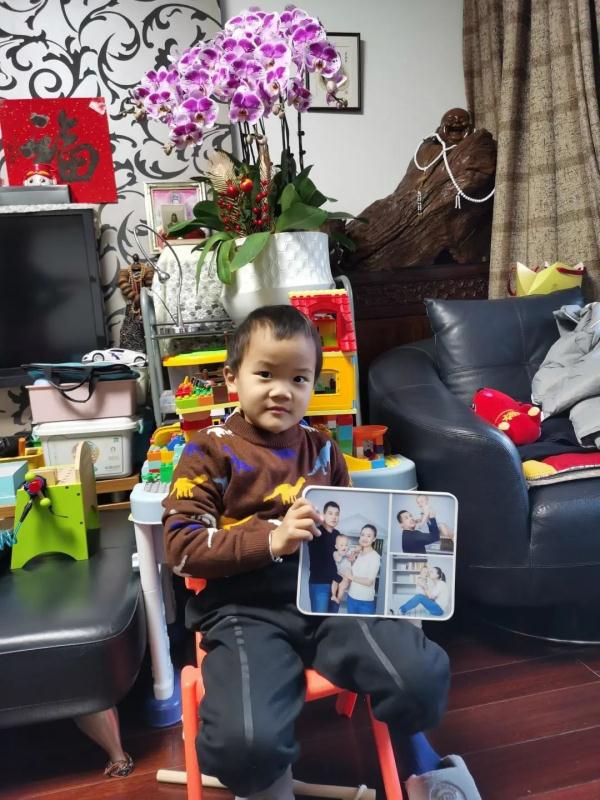 杭州5岁男孩：“爸妈出去打年兽啦！”背后故事泪目...
