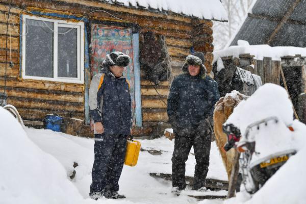 顶风冒雪，他们“守护”冰雪旅游胜地