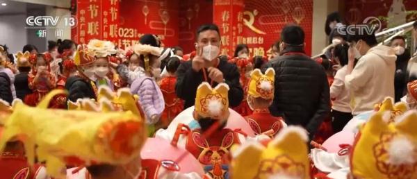 春晚节目融合呈现 非遗在活态传承中得以代代延续
