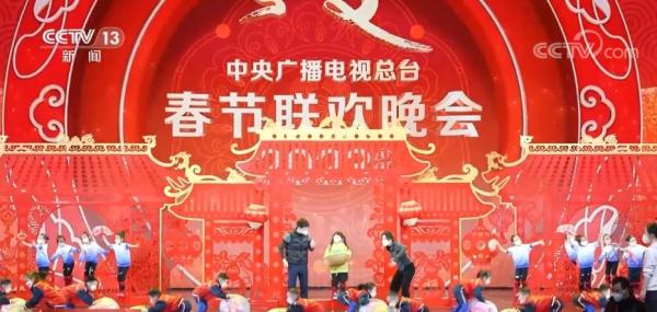 春晚节目融合呈现 非遗在活态传承中得以代代延续
