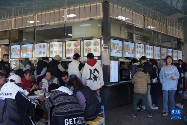 新华全媒+丨小店年味浓 新华全媒+丨小店年味浓