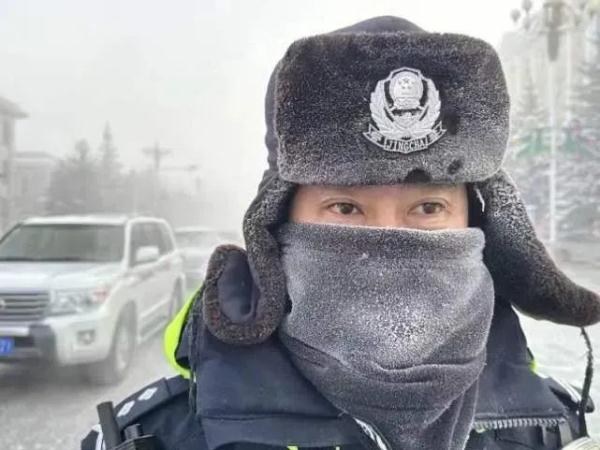上海寒潮蓝色预警拉响，全国最冷的地方睫毛都冻住了
