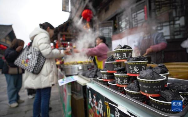 新华全媒+丨小店年味浓 新华全媒+丨小店年味浓