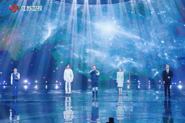 科技赋能，文化增色丨2023江苏卫视春晚带来幸福合家欢