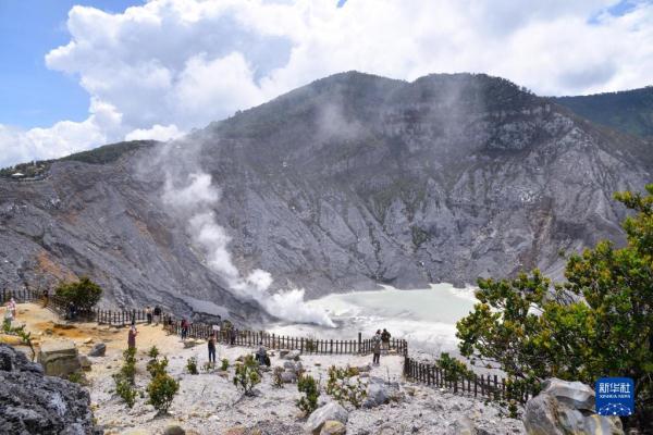 印尼万隆的覆舟火山
